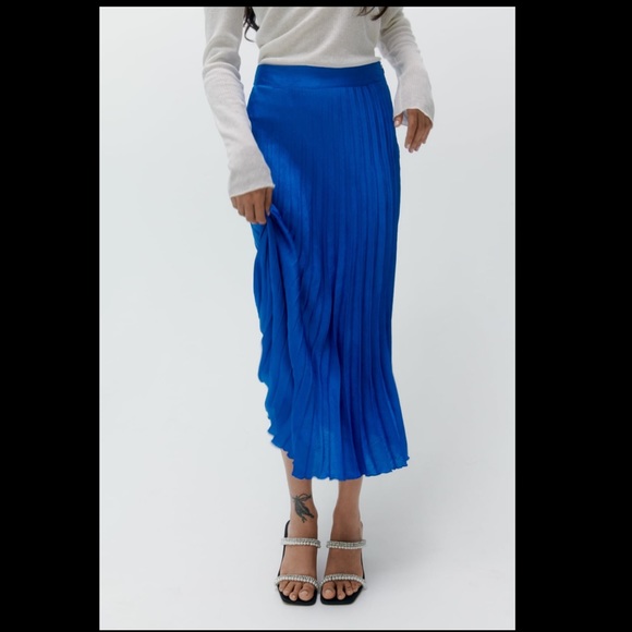 Zara Blue Satin Effect Pleated Midi Skirt - Picture 3 of 10